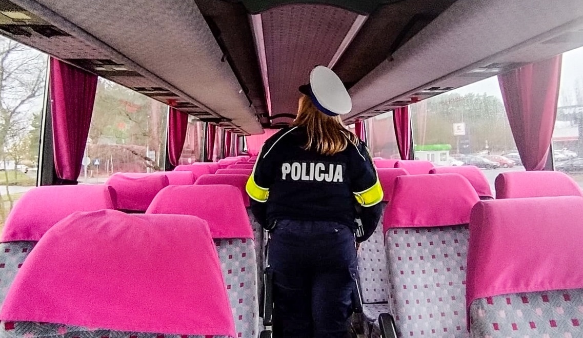 Twoje dziecko jedzie na ferie? Sprawdź kierowcę i autokar!