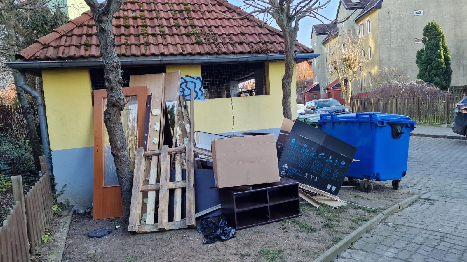 Bałagan przy śmietnikach? To nie musi tak wyglądać