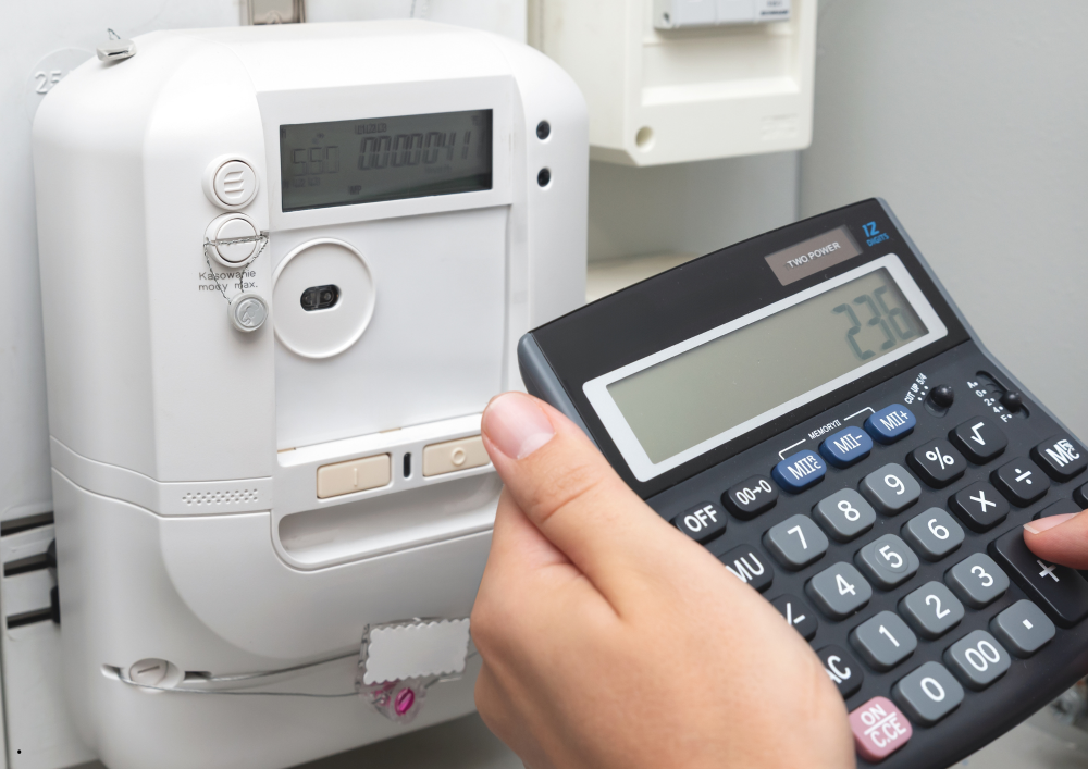 Ile zapłacimy za prąd w 2026 roku? Cena energii lekko w dół, dystrybucja wyraźnie w górę