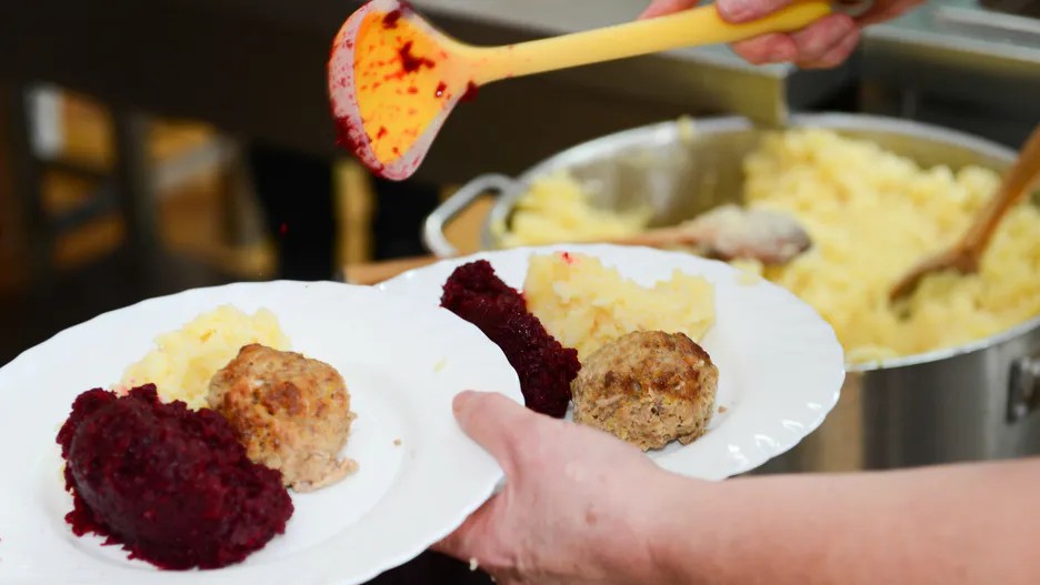 Darmowe obiady dla wszystkich uczniów? Co na to dyrektorzy naszych szkół?