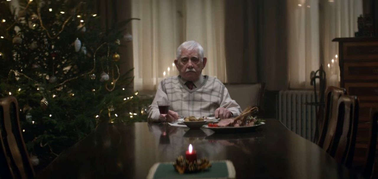 Święta bez samotności. Pomoc sąsiedzka i pracownicy GOPS pod telefonem