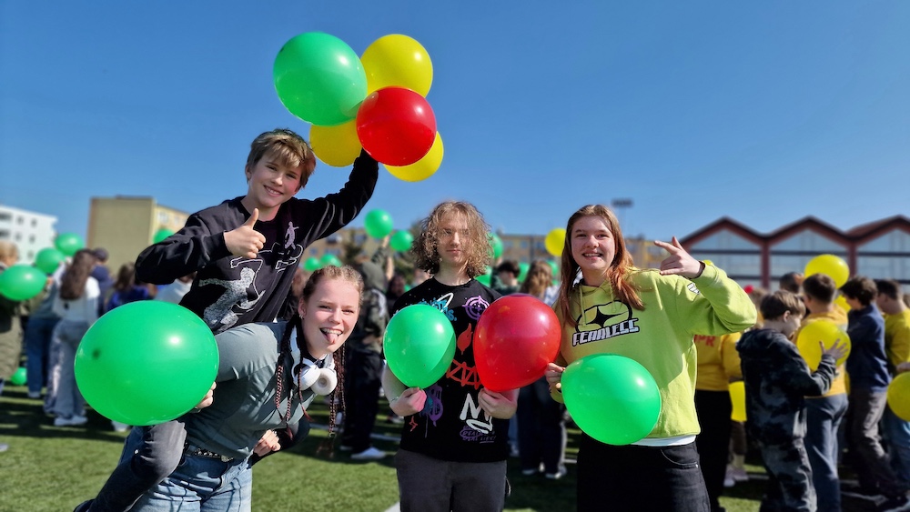 Serce w Przecławiu. Uczniowie utworzyli symbol wsparcia (VIDEO)