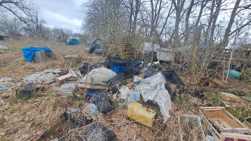 Nielegalne wysypisko zamiast stawu. Mieszkańcy Barnisławia wprost: „To była katastrofa”