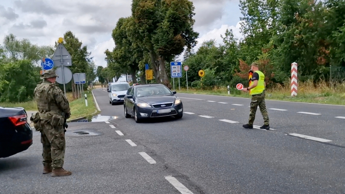 Kontrole na granicy - dzień drugi. Ruch odbywa się płynnie