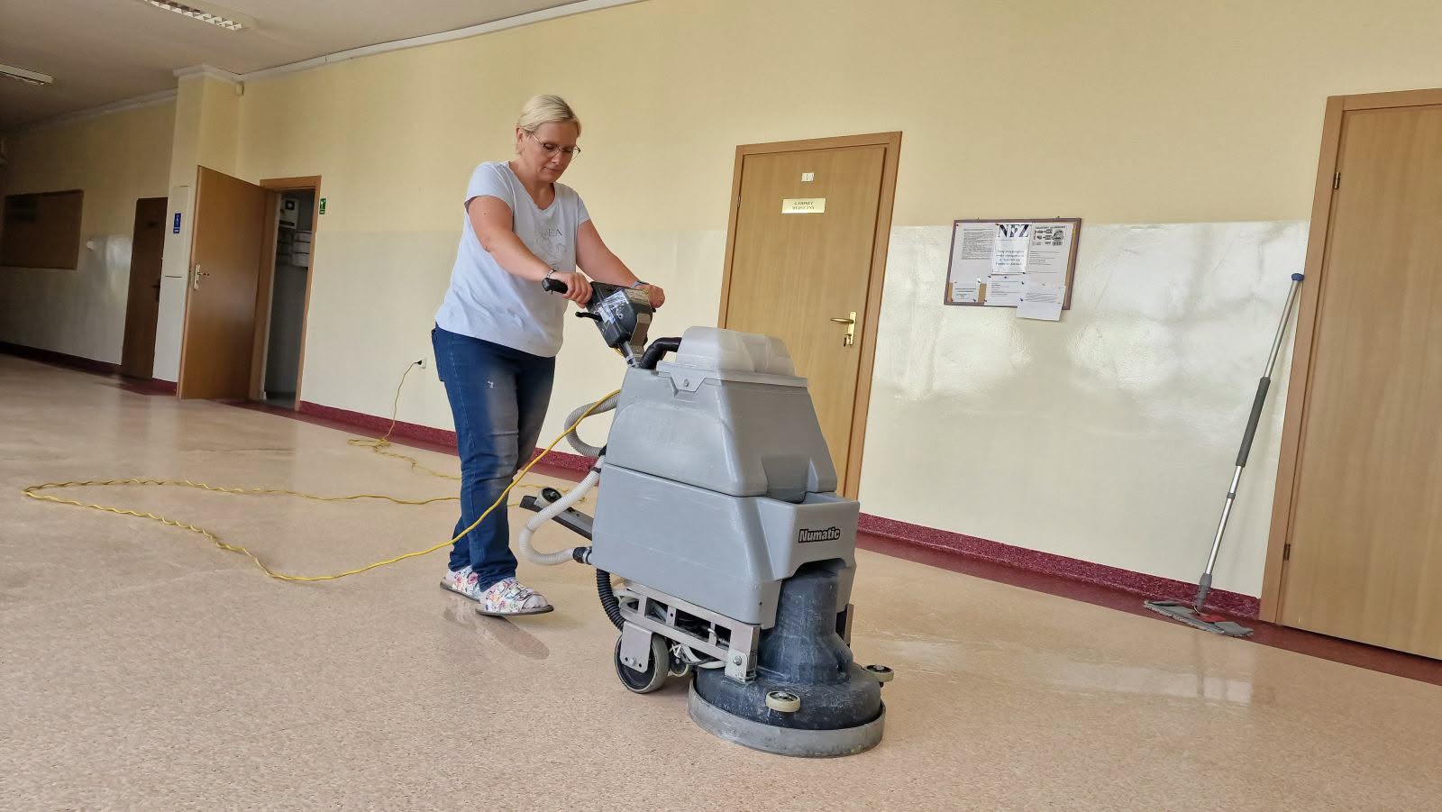 Wakacje, ale w szkołach praca wre. Co się zmienia w Przecławiu i Kołbaskowie? (cz. 2)