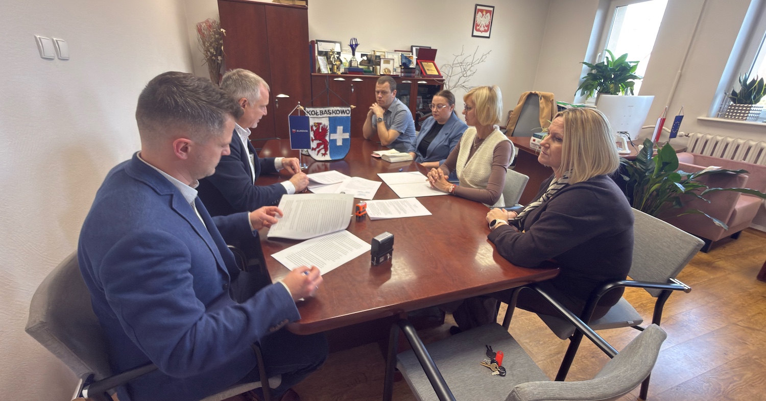 Nowa ścieżka pieszo-rowerowa połączy Ustowo z obwodnicą Przecławia i Warzymic. Umowa podpisana