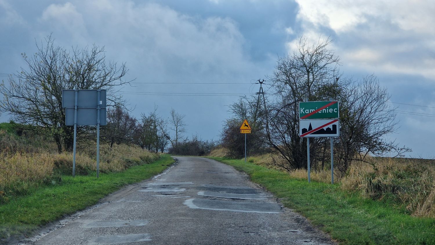 Projekt powstaje, remont poczeka. Co dalej z drogą Kamieniec - Pargowo?
