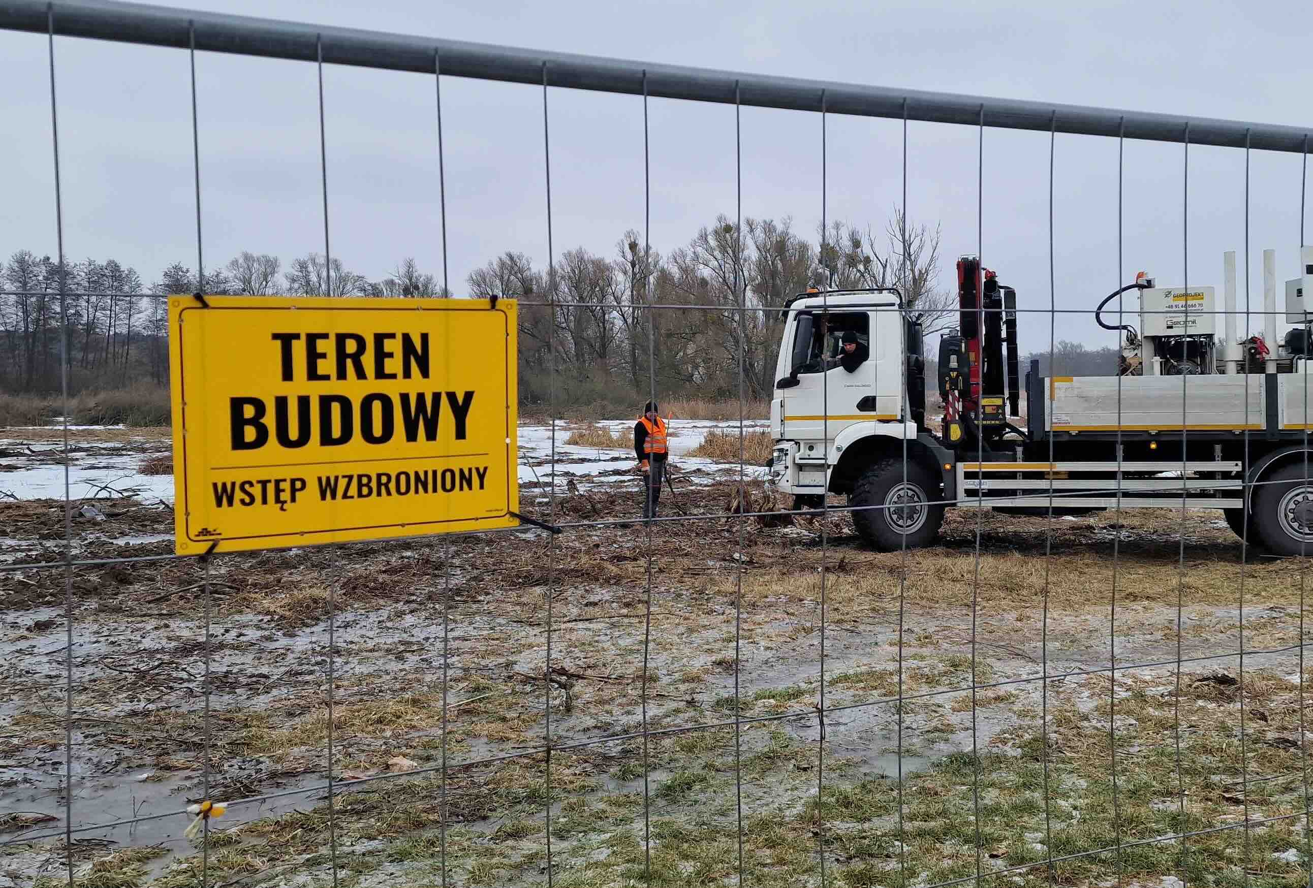 Geolodzy wrócili na plac budowy mariny w Moczyłach. Trwają szczegółowe badania gruntu