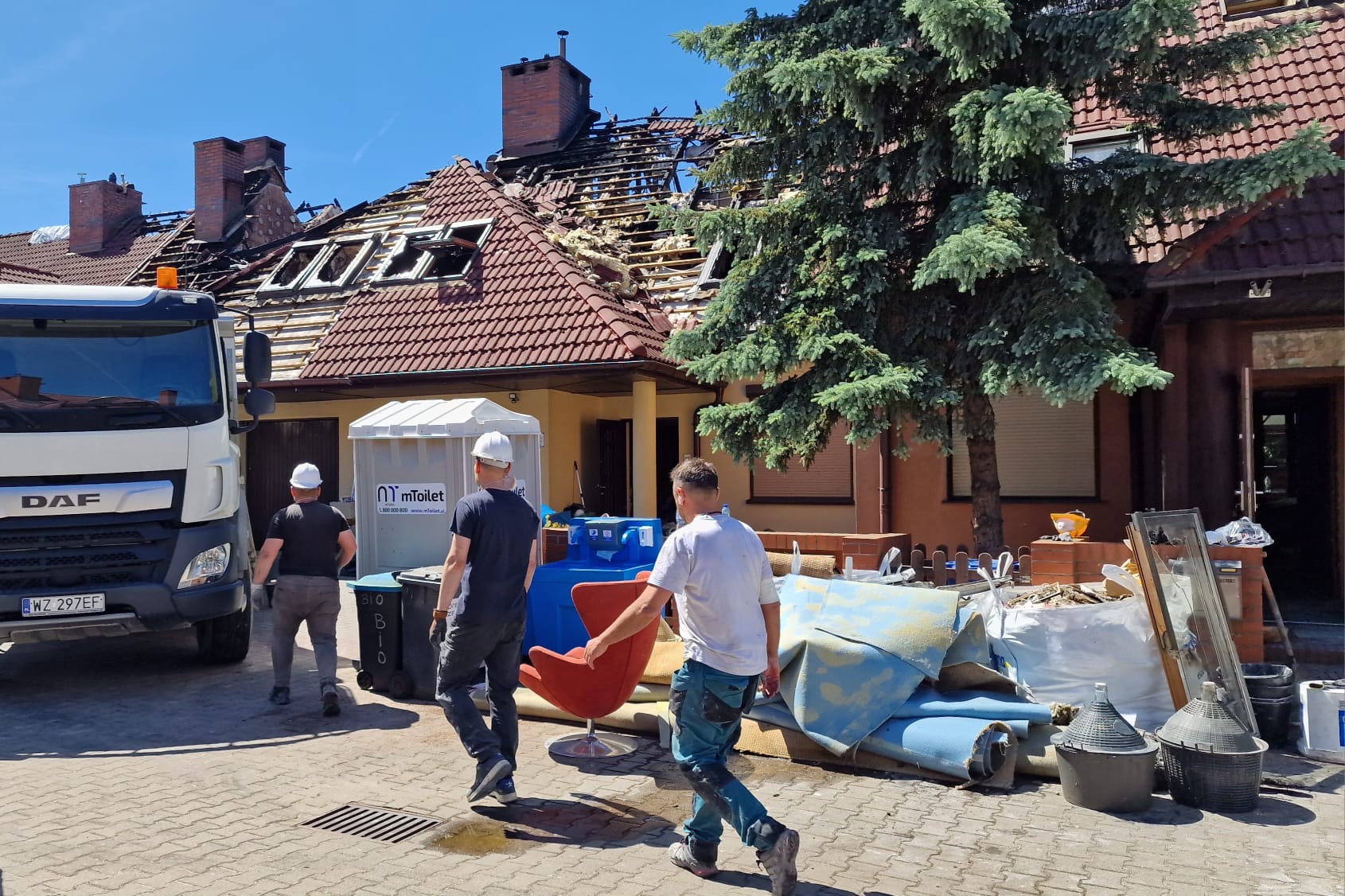 Pomoc po pożarze w Przecławiu trwa. „To, co było najpilniejsze, zostało już dostarczone”