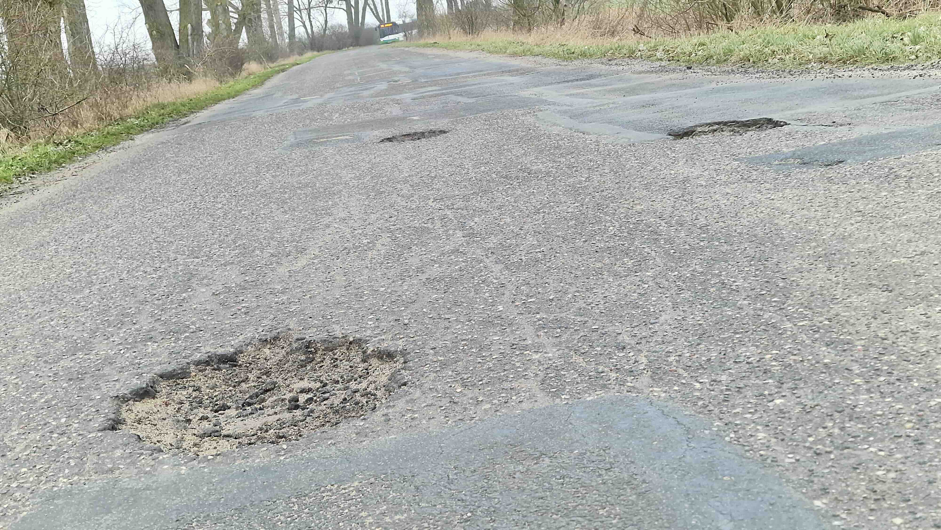 Po sesji w starostwie. Remont w Ustowie i łatanie dziur w jezdniach