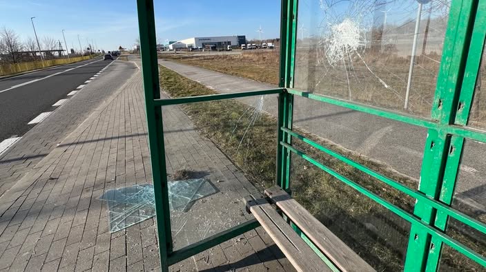 Rosówek: Wandale zniszczyli przystanek