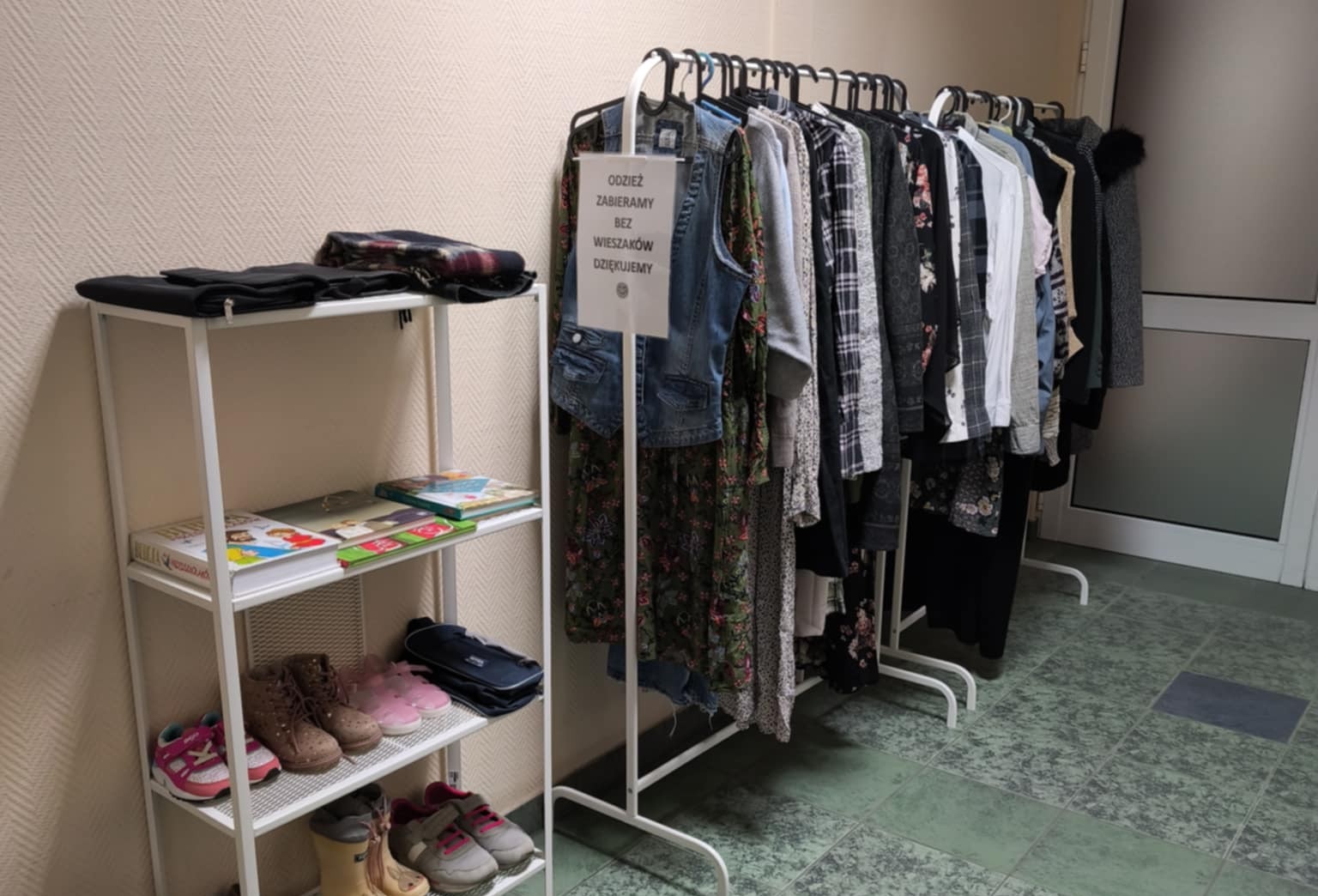 Potrzebujesz ubrań? W Rosówku działa „Odzieżodzielnia”