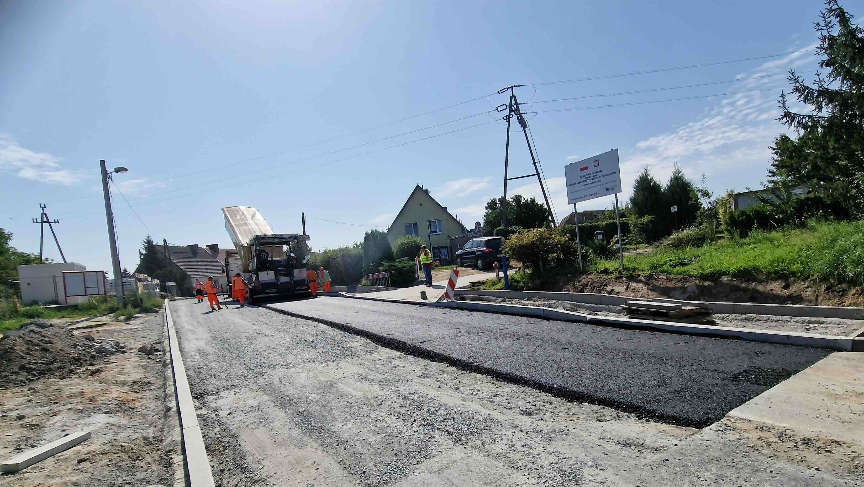 Remont drogi w Ustowie. Pojawił się kolejny asfalt (WIDEO)