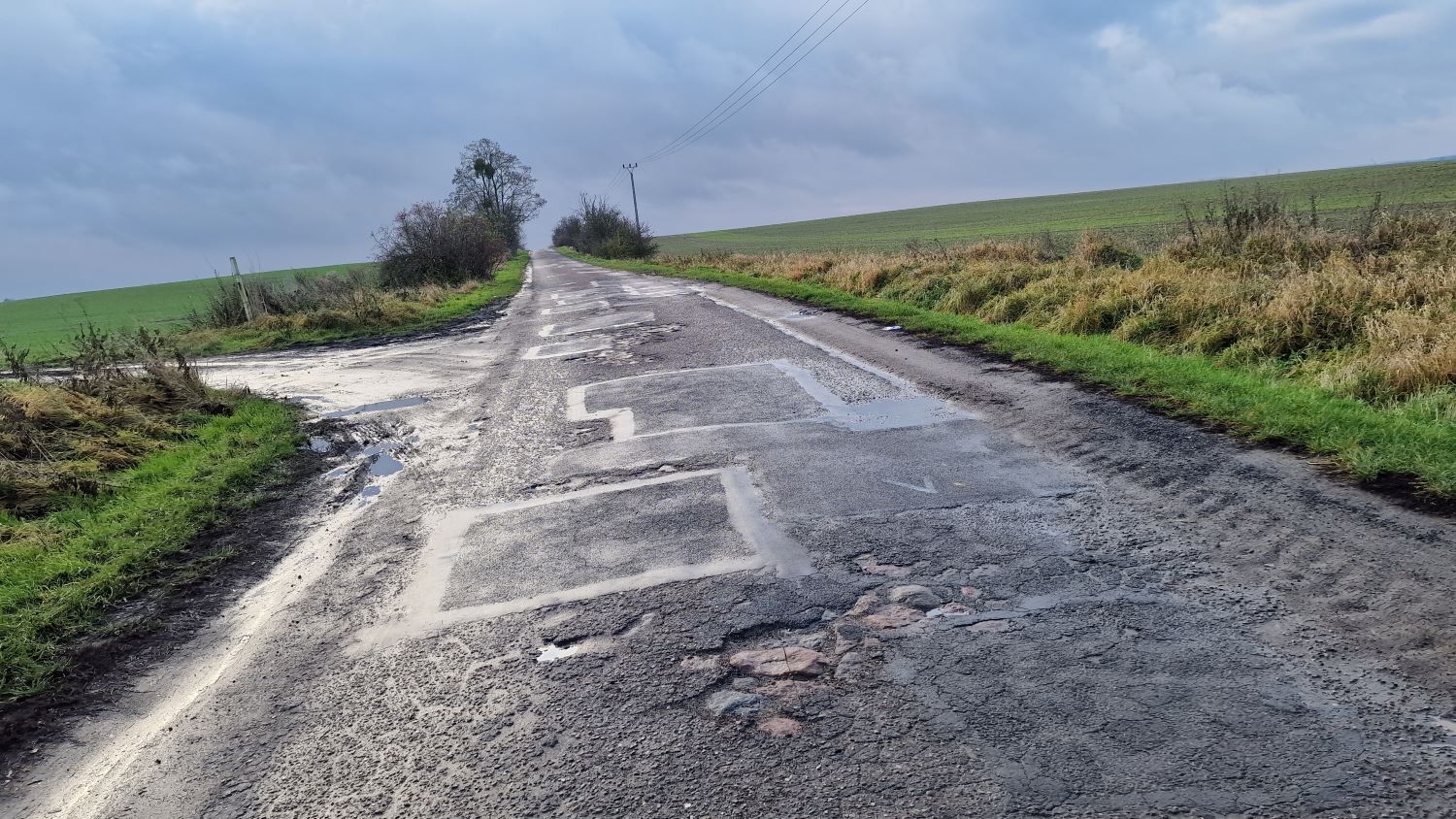 Starostwo planuje remont drogi Kamieniec - Pargowo. KOWR w tej sprawie milczy