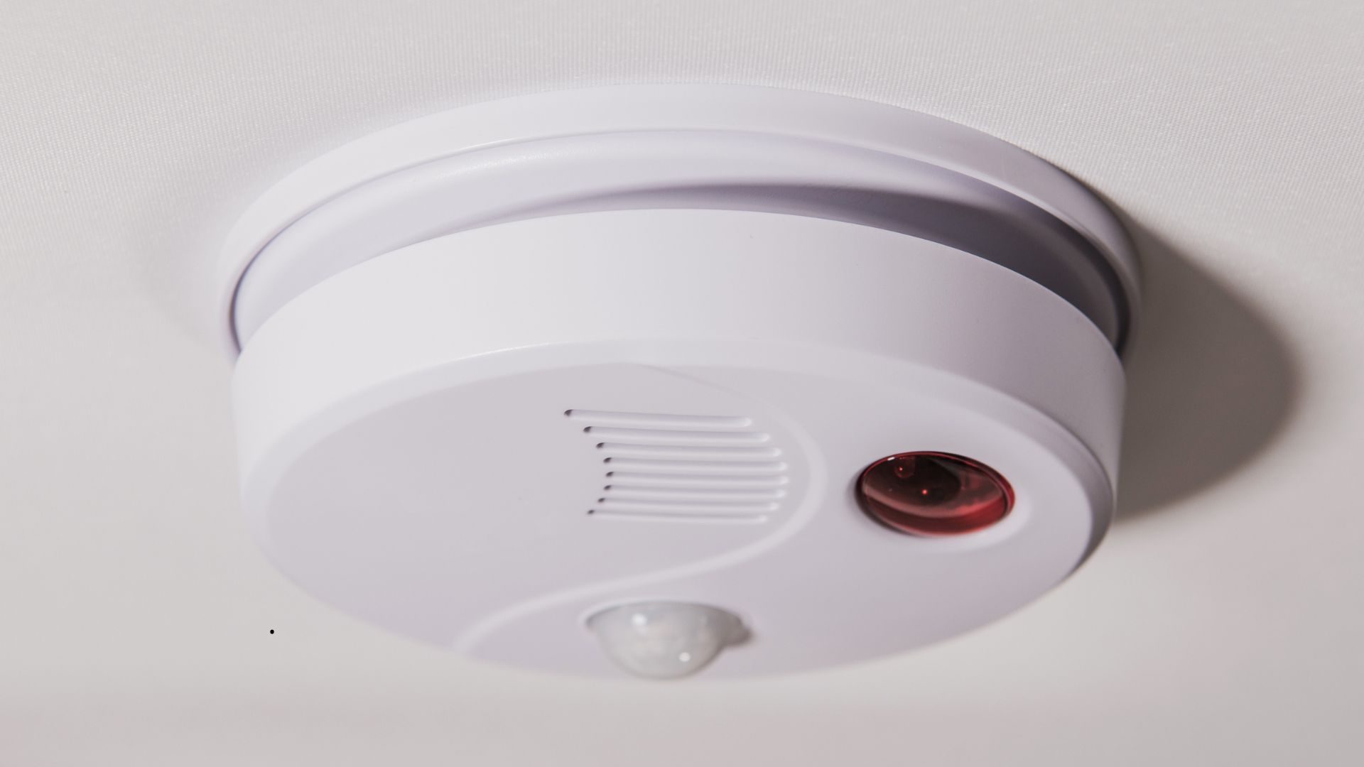 Obudzić się na alarm albo nie obudzić się wcale. Czujniki czadu i dymu będą obowiązkowe