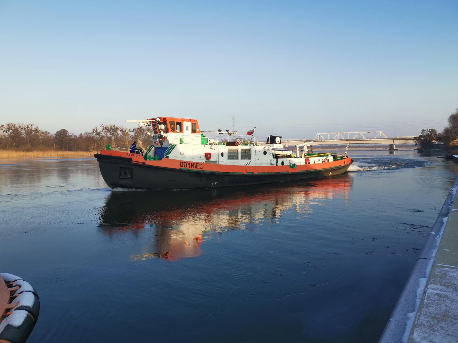 Akcja lodołamania na Odrze zawieszona. Lodołamacze w gotowości do wznowienia działań