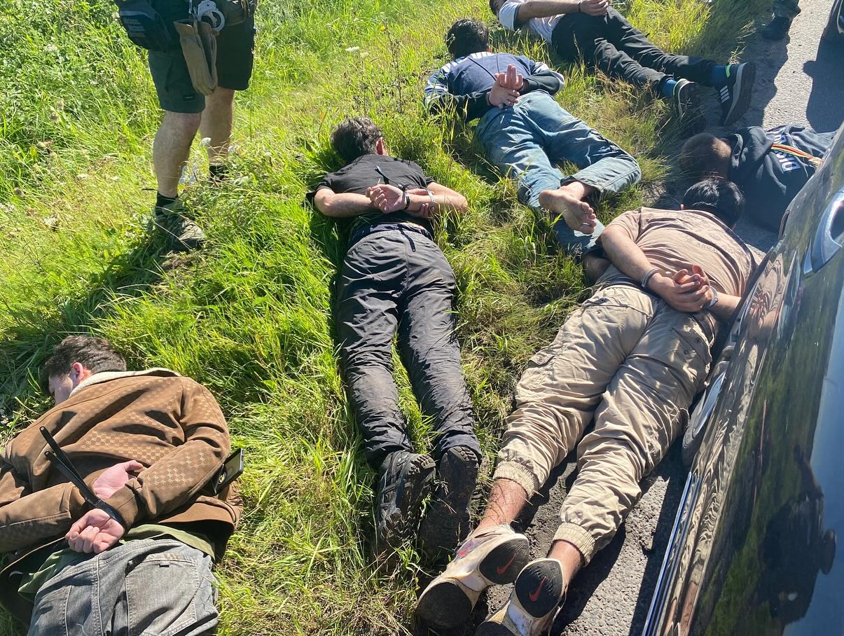 Zatrzymanie w Kołbaskowie. Obywatel Łotwy przewoził pięciu Afgańczyków