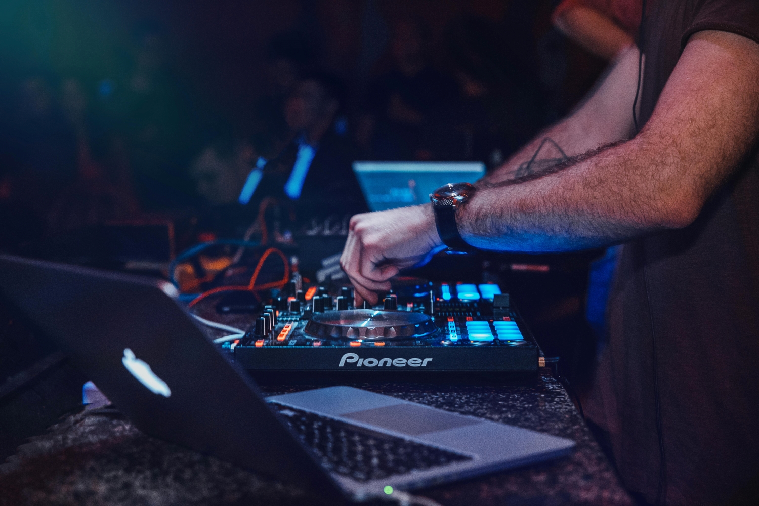 Elektroniczne lato w Przecławiu. Ruszają wyjątkowe warsztaty i otwarty DJ set!
