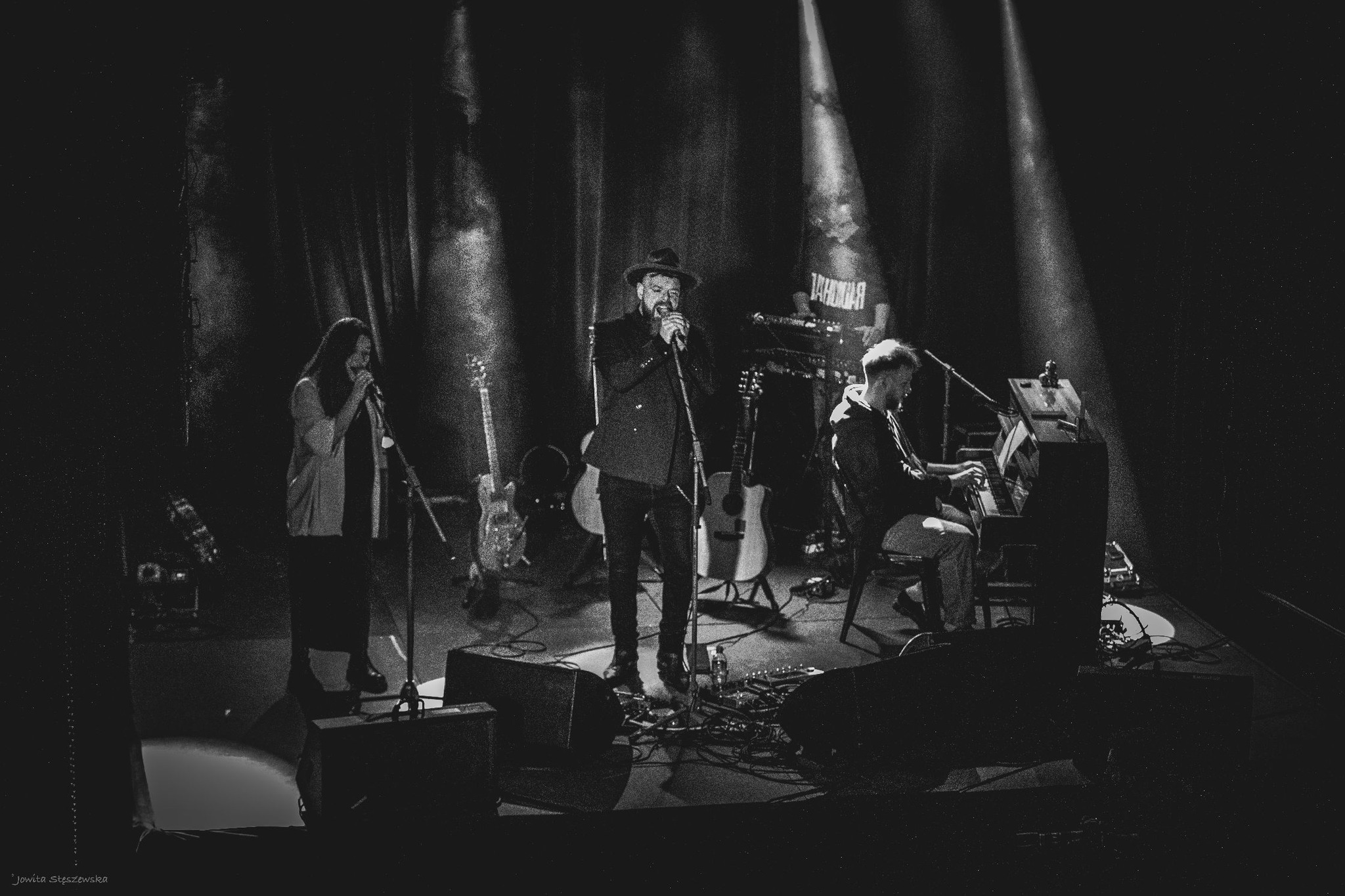 Brytyjski wokalista Kev Fox wystąpi w Przecławiu