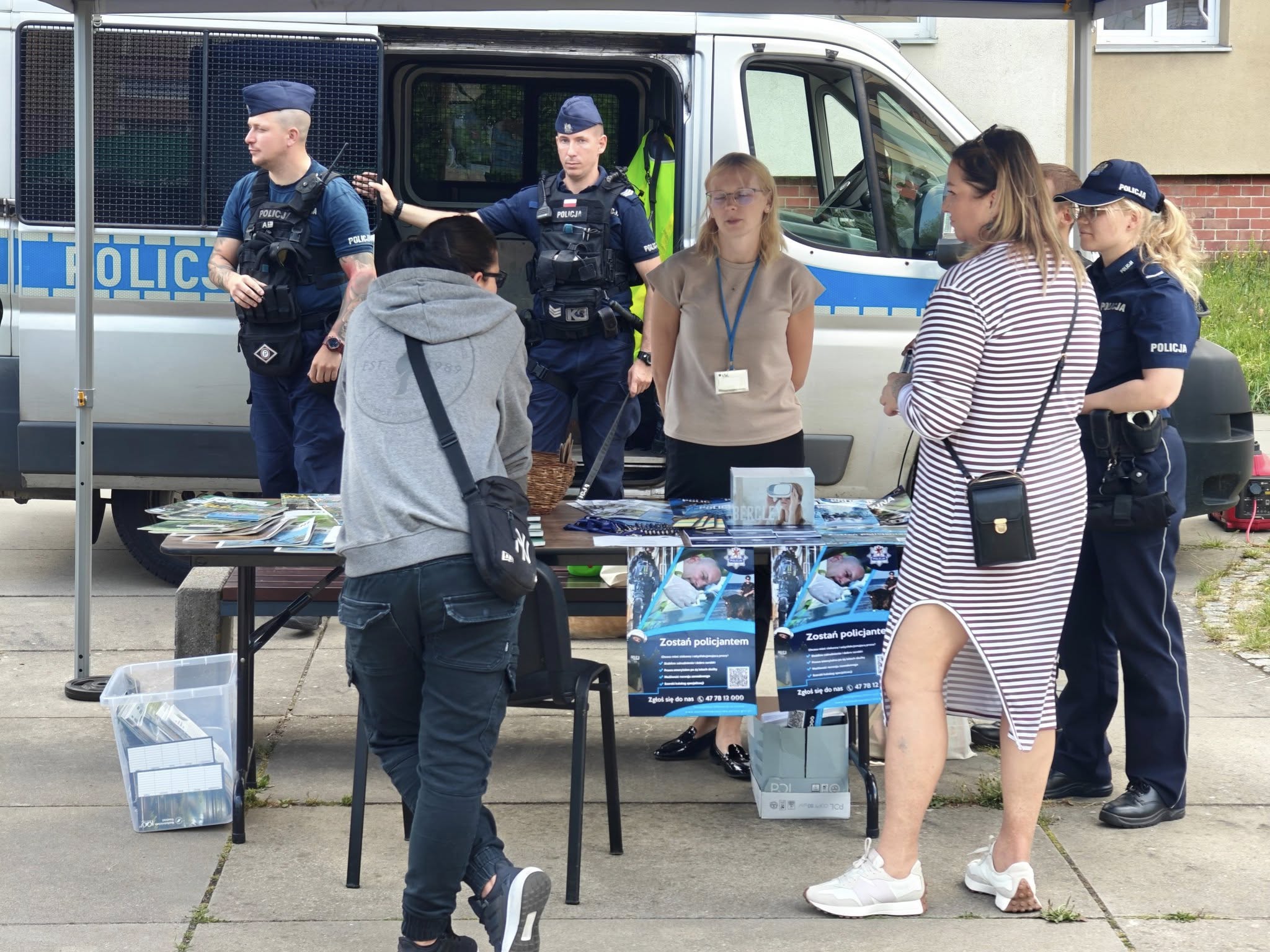 Służby mundurowe w jednym miejscu. I Powiatowe Mundurowe Targi Pracy odbyły się w Policach