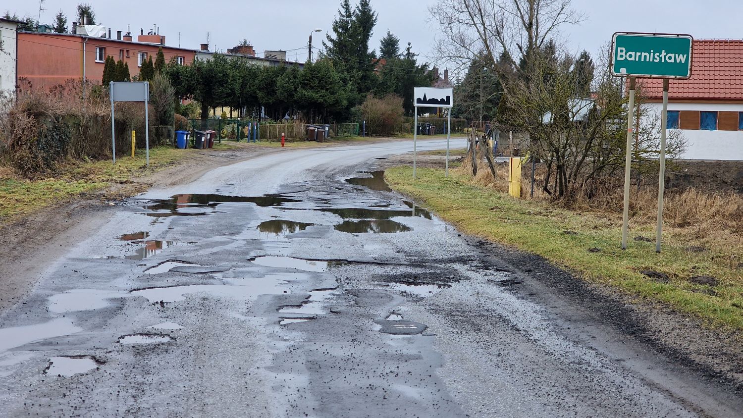 Kiedy ruszą naprawy dróg? Powiat czeka na masę bitumiczną