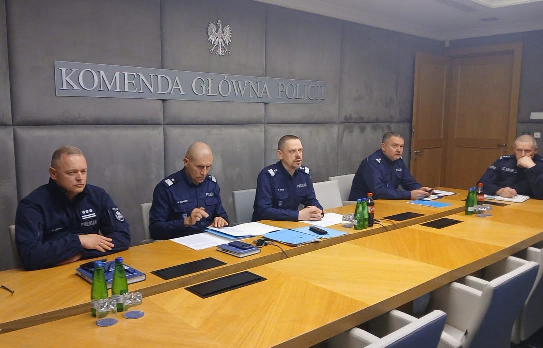 Sprawa ataków z nożem w szkołach - Policja i MSWiA apelują o spokój. Co z doniesieniami o internetowym challenge’u?