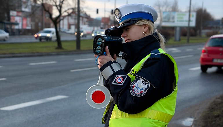 Policyjna akcja „Prędkość” w Powiecie Polickim. Więcej patroli na drogach w długi weekend