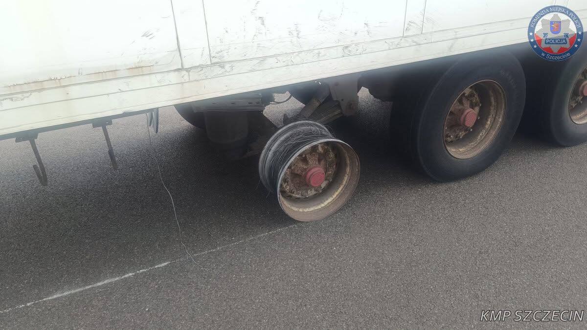 Jechał ciężarówką po S3 i A6 na samej feldze!
