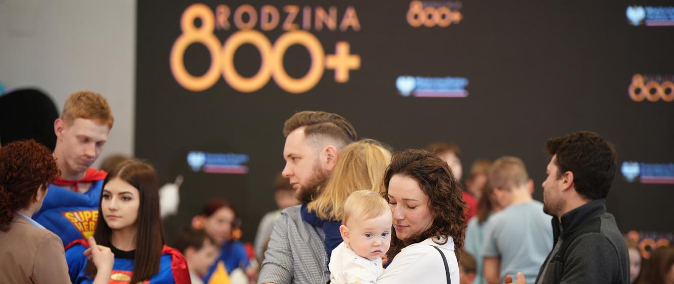 800 plus 2026. ZUS przypomina o ważnym terminie. Spóźnienie może oznaczać przerwę w wypłatach