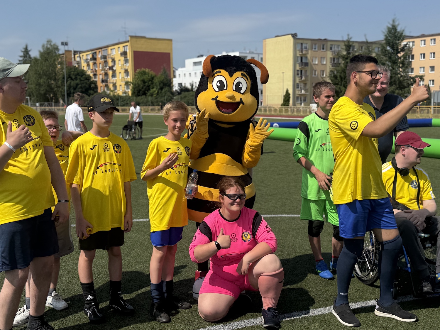 Historyczny turniej w Przecławiu: „FUTBOL PLUS!” – dziecięca piłka bez barier (VIDEO)