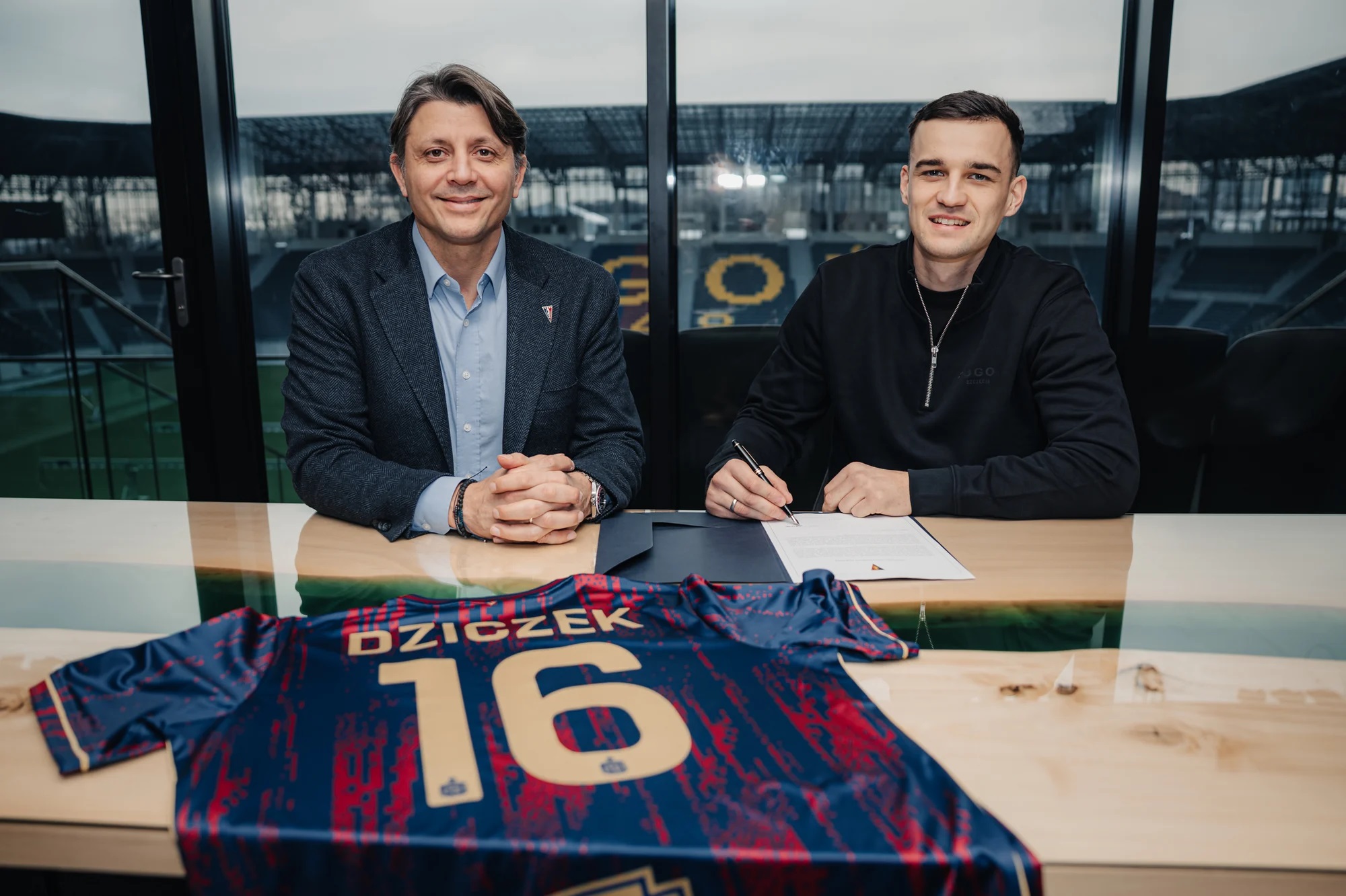Patryk Dziczek nowym piłkarzem Pogoni Szczecin. Kiedy założy granatowo-bordowy trykot?